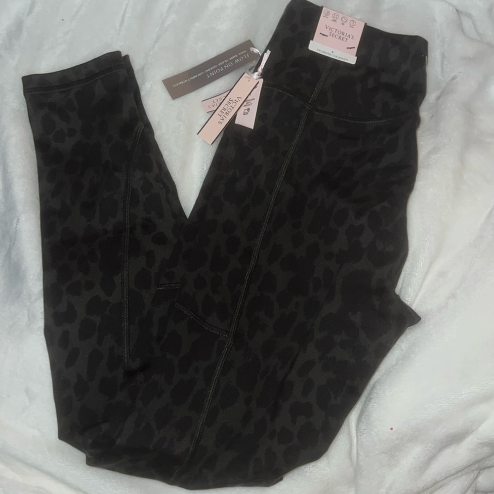 NWT Victoria’s secret High Rise Flow On Point Legging Leopard
